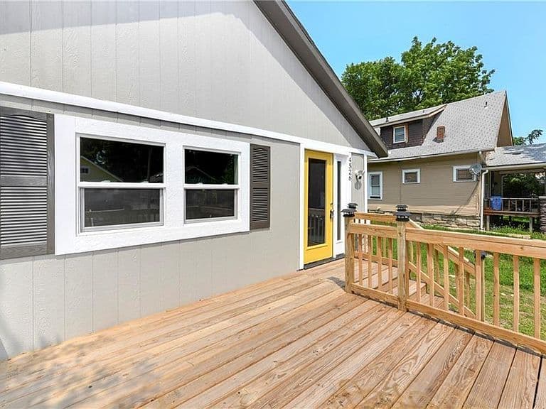 Listing photo 3
