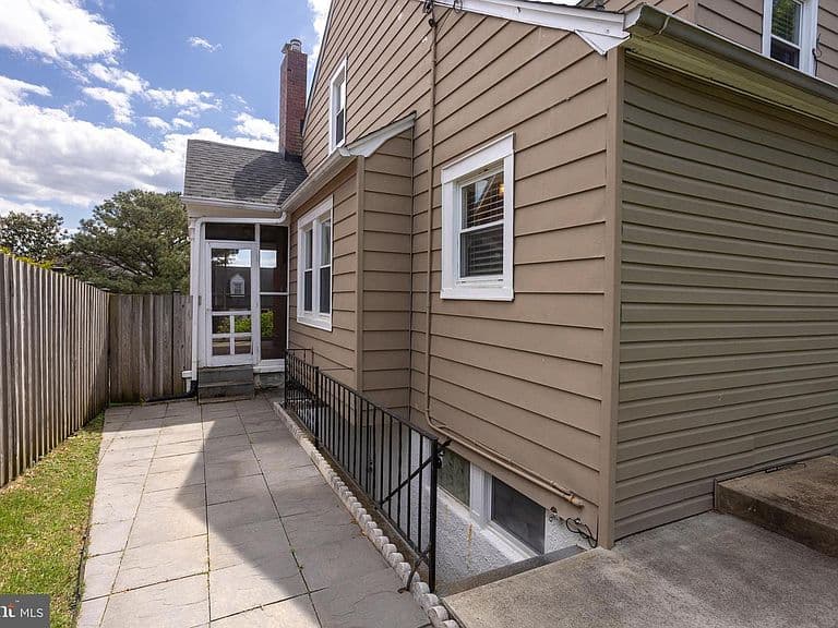 Listing photo 5