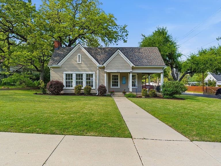Listing photo 3