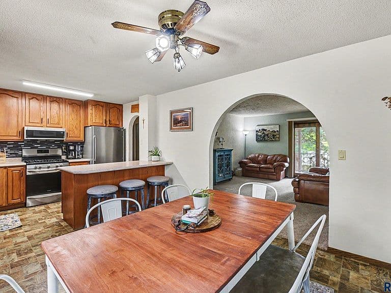 Listing photo 5