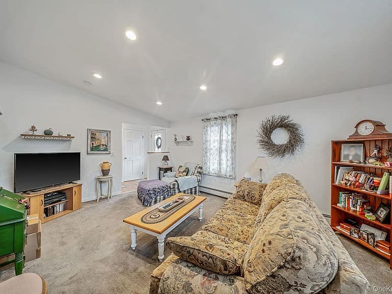 Listing photo 5