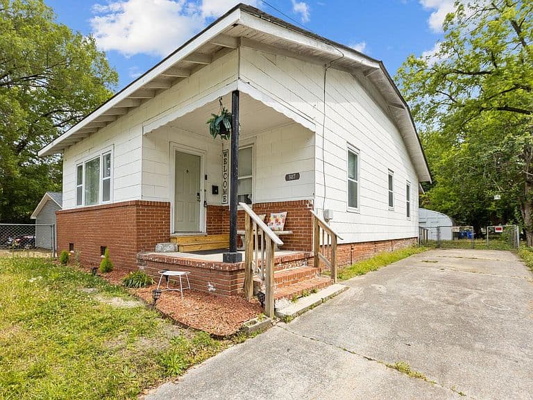 Listing photo 4