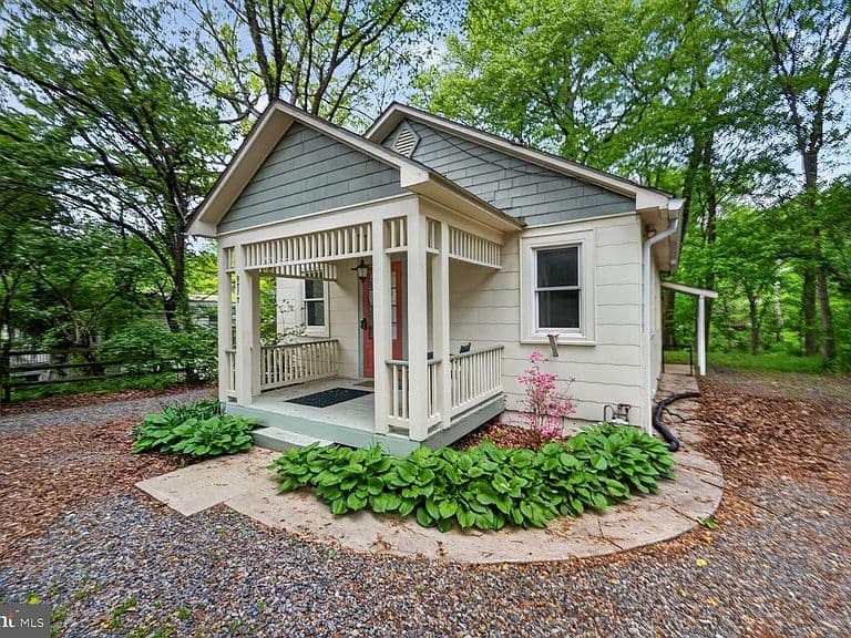 Listing photo 2