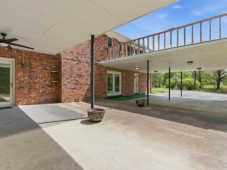 Listing photo 5