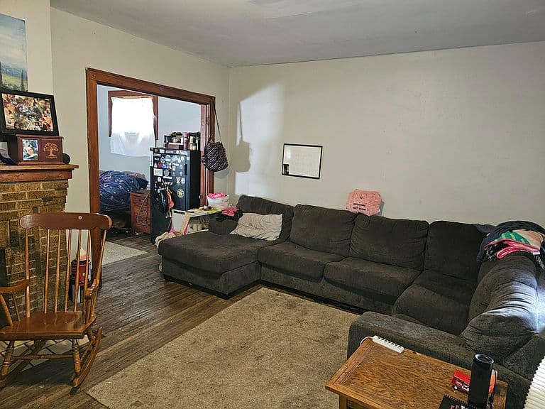 Listing photo 3