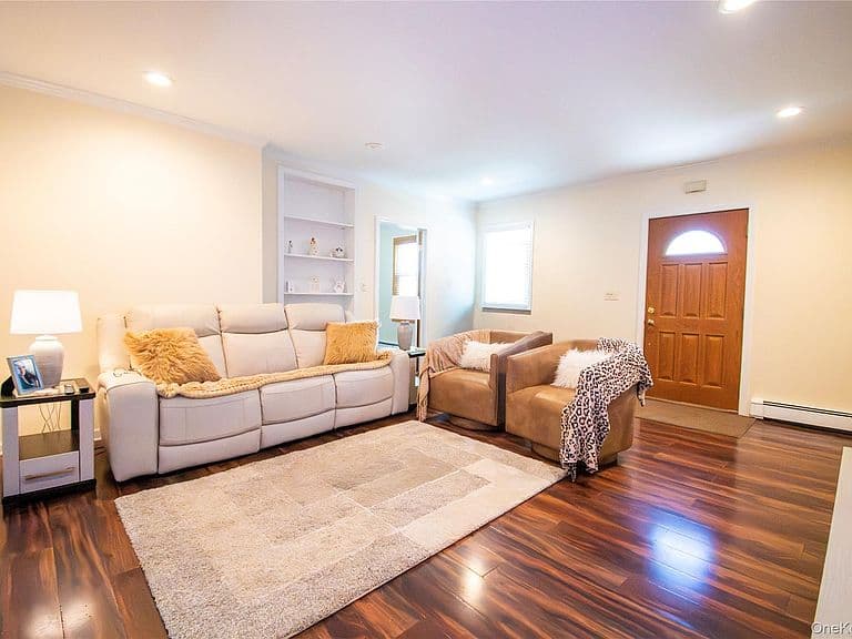 Listing photo 4