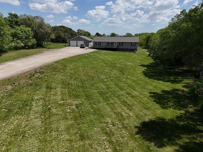 Listing photo 3