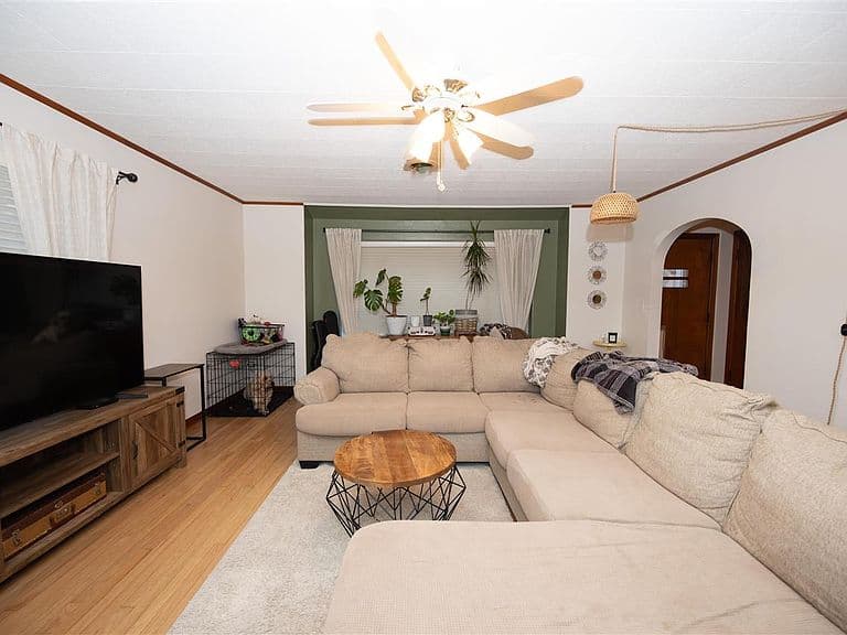 Listing photo 4