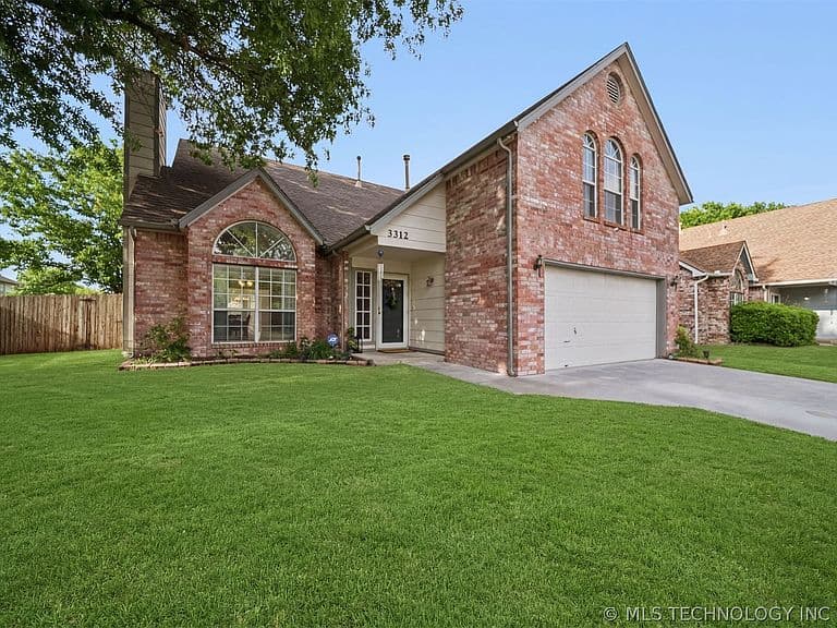 Listing photo 2