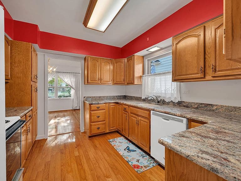 Listing photo 3