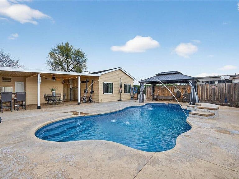 Listing photo 4