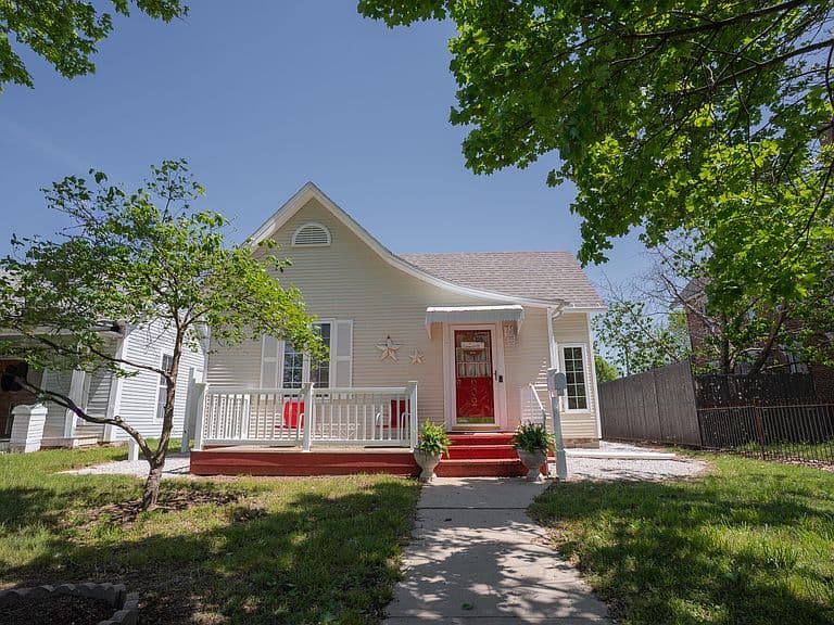 Listing photo 3