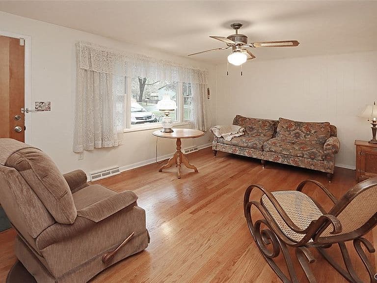 Listing photo 5