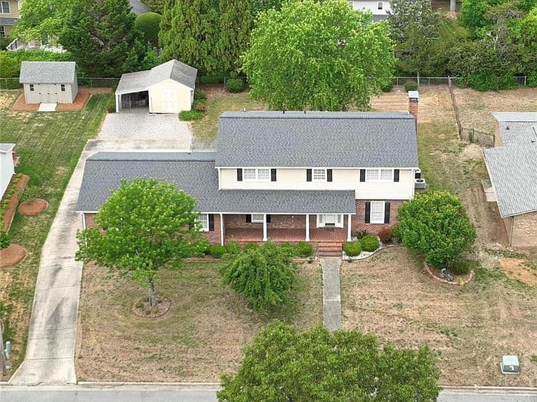 Listing photo 2