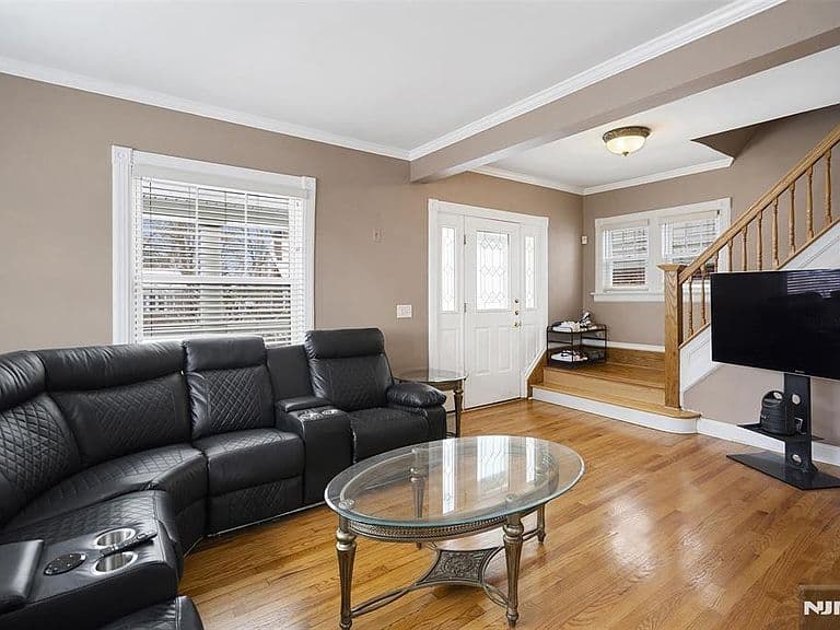 Listing photo 4