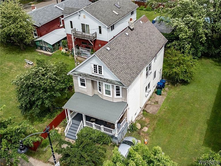 Listing photo 3