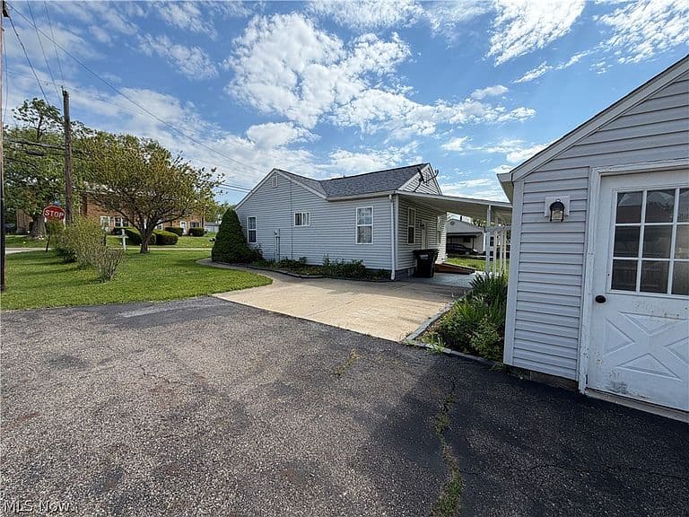 Listing photo 4
