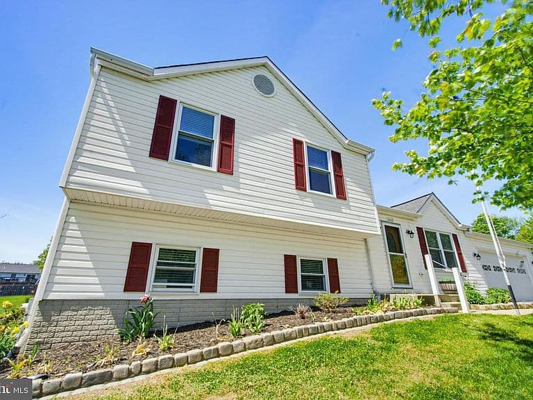 Listing photo 4