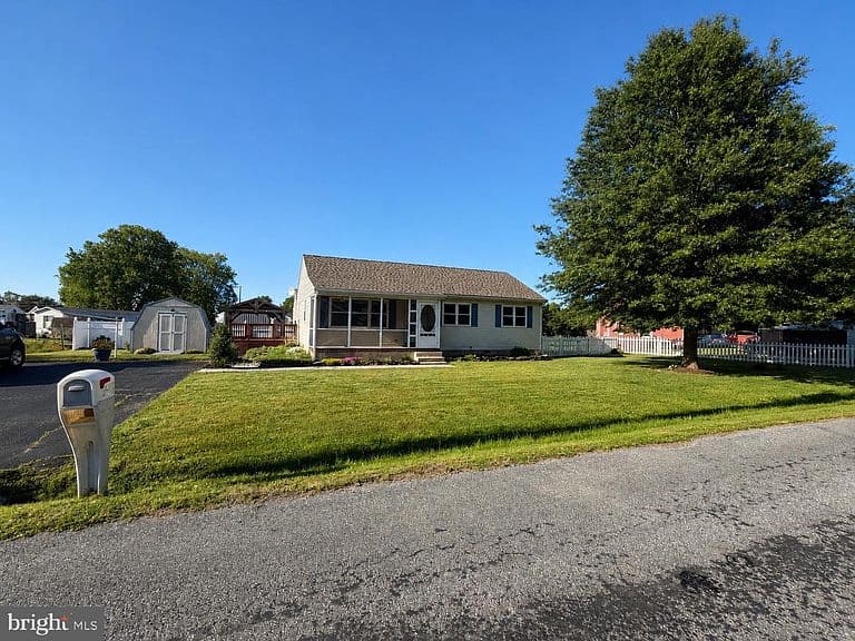 Listing photo 2