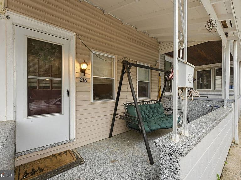 Listing photo 2
