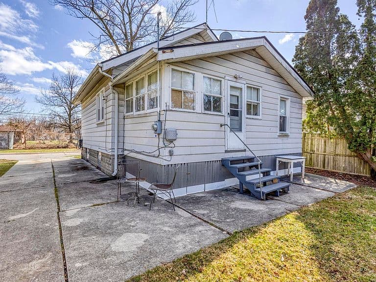 Listing photo 3