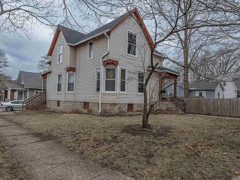 Listing photo 2
