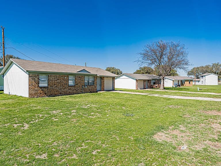 Listing photo 4