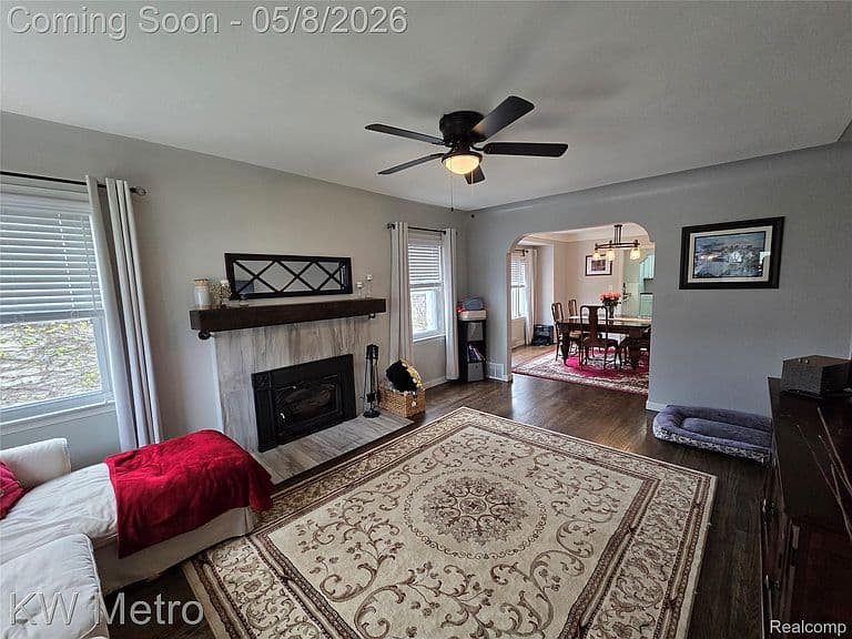 Listing photo 2