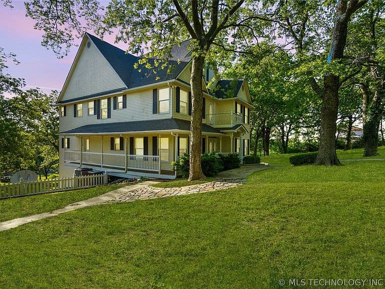 Listing photo 2