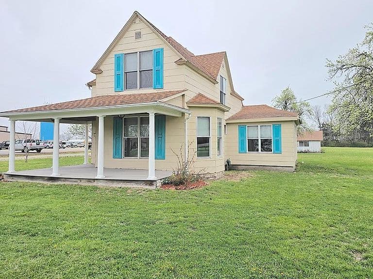 Listing photo 2