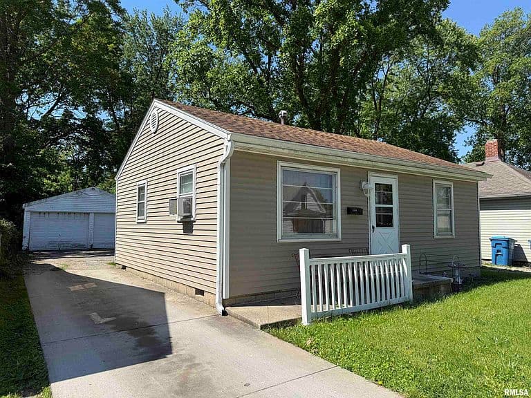 Listing photo 2