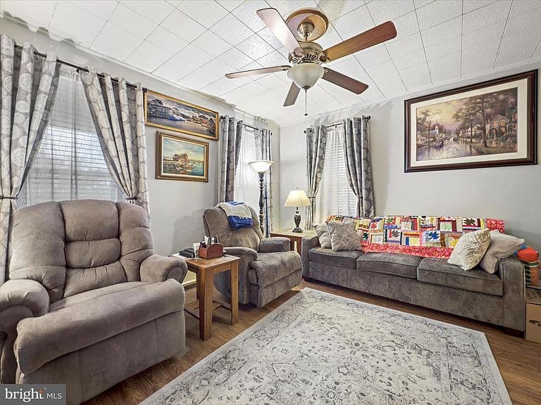Listing photo 5