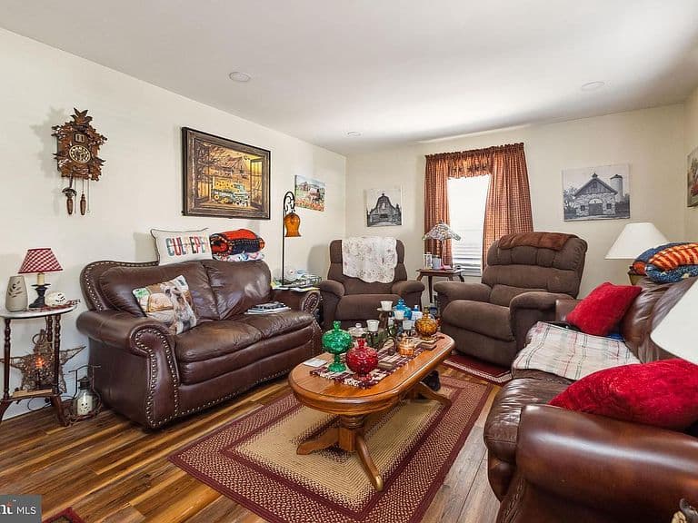 Listing photo 5