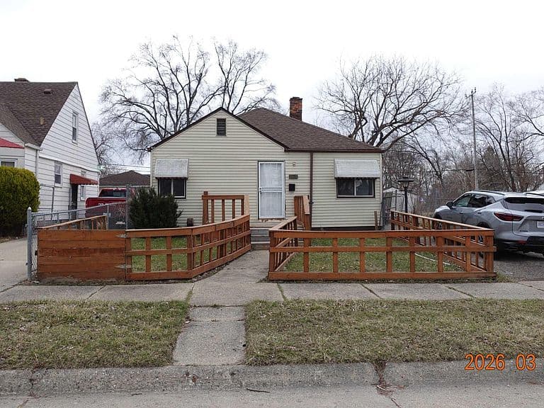 Listing photo 2
