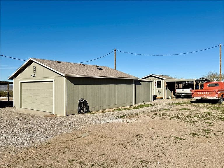 Listing photo 4