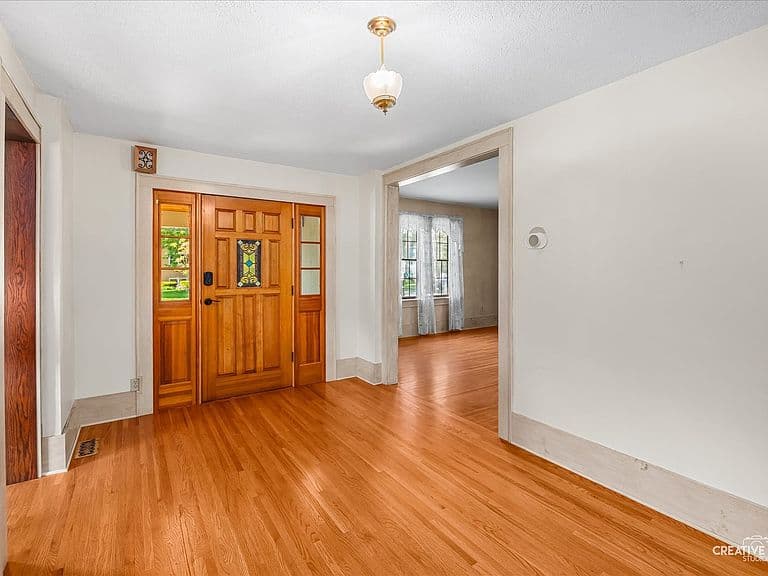 Listing photo 5