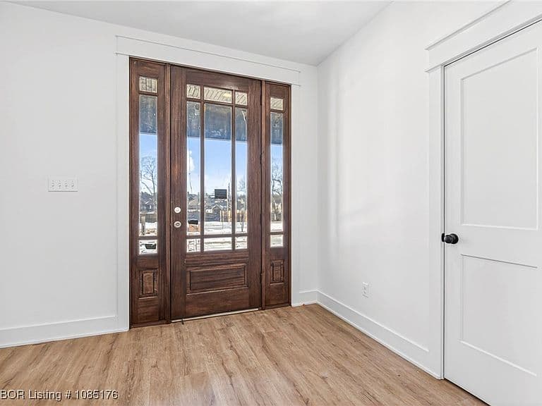 Listing photo 5