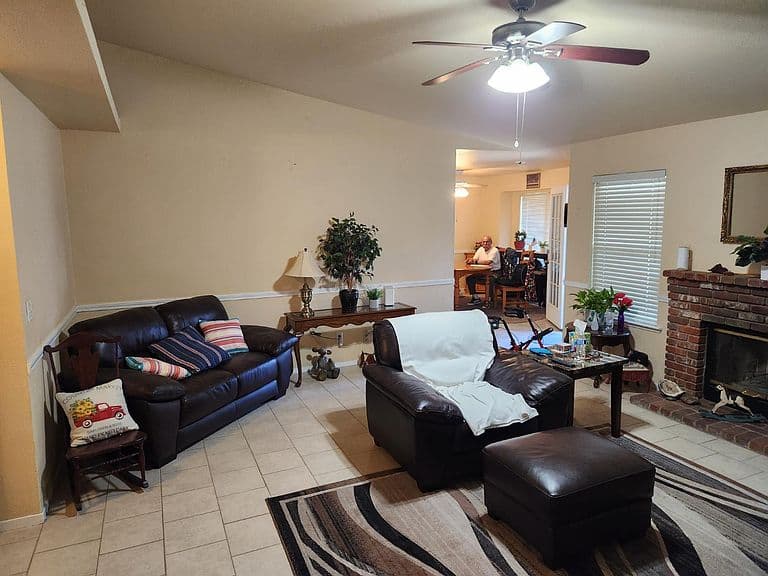 Listing photo 3