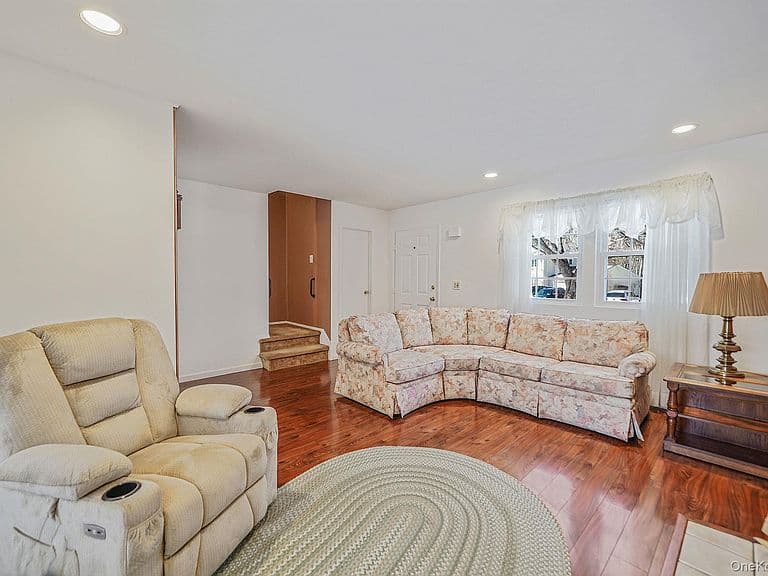 Listing photo 5