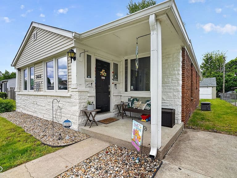 Listing photo 3