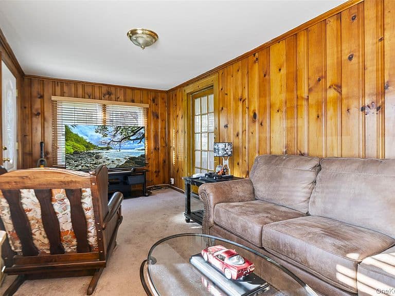 Listing photo 5