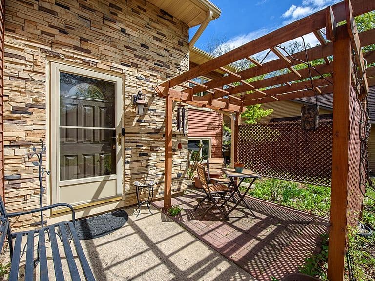 Listing photo 4