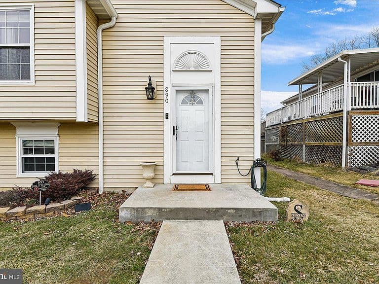 Listing photo 3