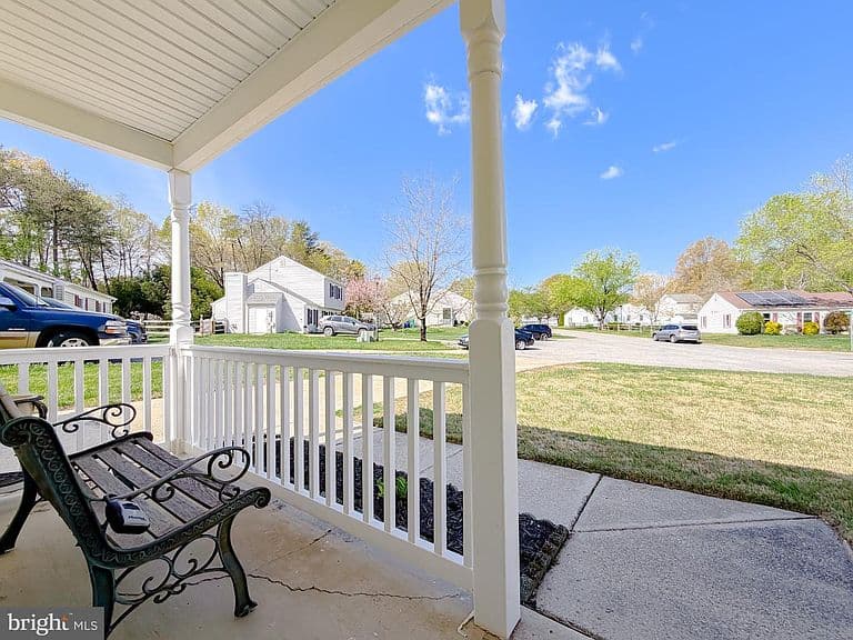 Listing photo 3