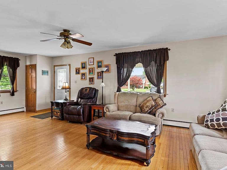 Listing photo 4