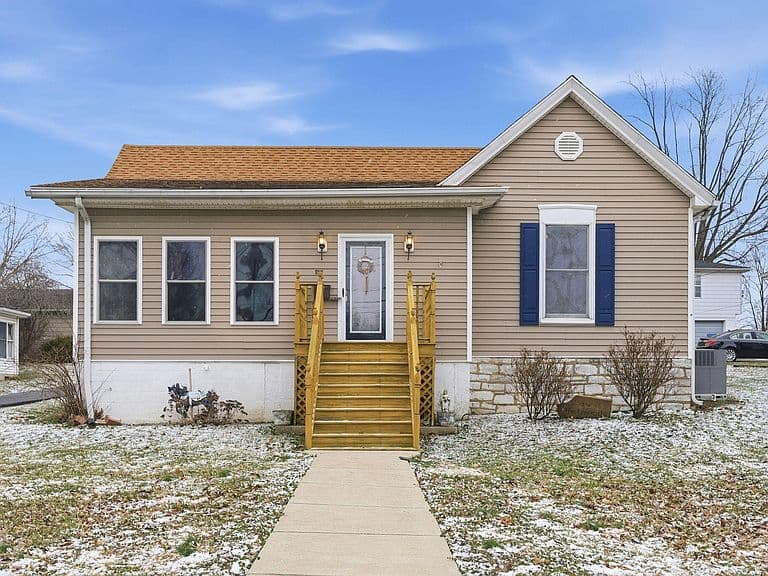 Listing photo 2