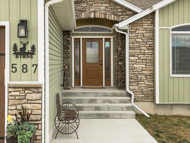 Listing photo 2
