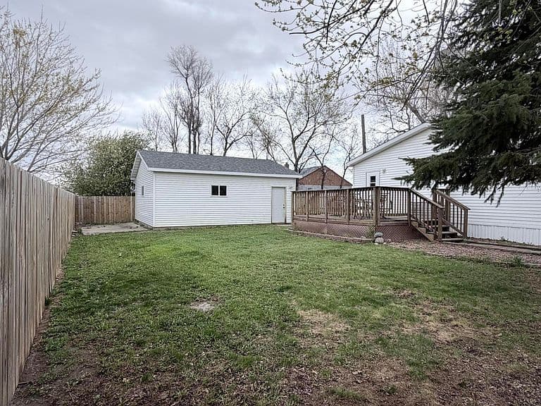 Listing photo 3