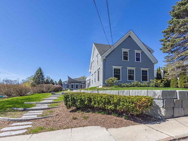 Listing photo 3