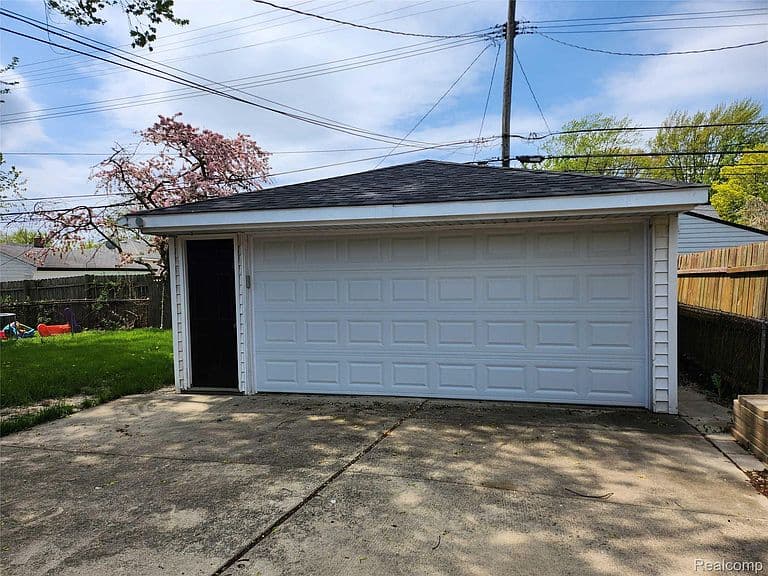 Listing photo 4